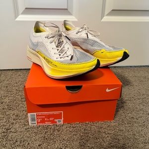 Nike ZoomX Vaporfly Next%2. W9.5
